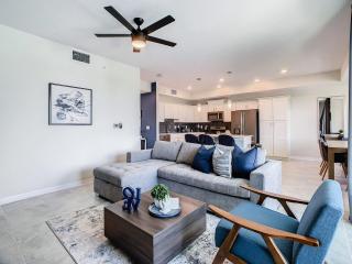 Last Minute Disney Getaway! Private Pool, Hot Tub & Games Room. Book Now! #88079 - Kissimmee - 1