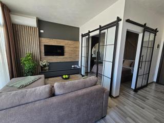 Luxury Penthouse with Private Jacuzzi & Sea View - Durazzo - 9