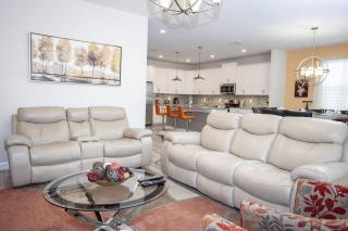 Last Minute Disney Getaway! Private Pool, Hot Tub & Games Room. Book Now! #22454 - Kissimmee - 1
