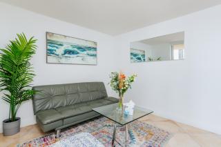 Amazing 2 BR APT at Brickell, Free Parking - Miami - 9