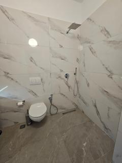 Luxury Penthouse with Private Jacuzzi & Sea View - Durazzo - 4