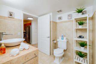Amazing 2 BR APT at Brickell, Free Parking - Miami - 4