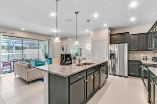 Last Minute Disney Getaway! Private Pool, Hot Tub & Games Room. Book Now! #65813 - Kissimmee - 3