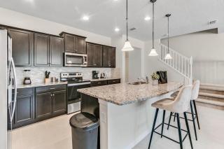 Last Minute Disney Getaway! Private Pool, Hot Tub & Games Room. Book Now! #65813 - Kissimmee - 1