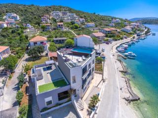 Beachfront Luxury Villa - 9