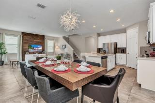 Last Minute Disney Getaway! Private Pool, Hot Tub & Games Room. Book Now! #31010 - Kissimmee - 1