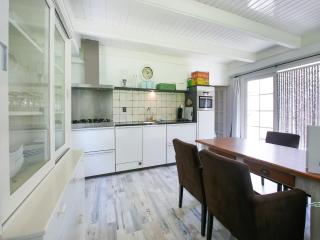 A detached bungalow with outdoor fireplace, covered terrace and pond in a forest plot - Wateren - 1