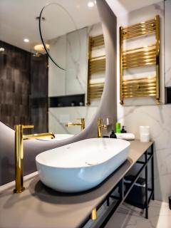 Arena MALL Galleria & Parking 4 - 8