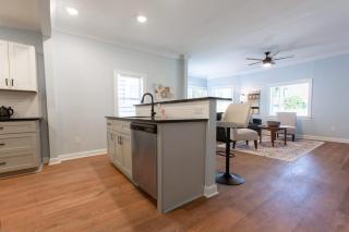 Charming 2BR Wilmington Bungalow Close to Beaches - Wilmington - 1