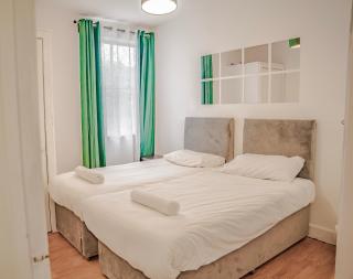 Classy Southampton city center apt with free parking - 4