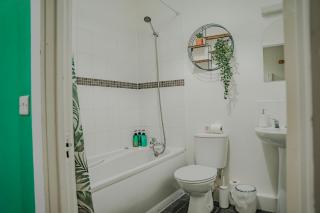 Classy Southampton city center apt with free parking - 5