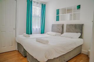 Classy Southampton city center apt with free parking - 7