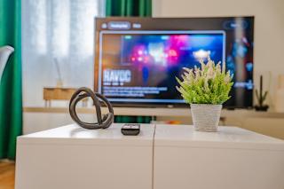 Classy Southampton city center apt with free parking - 2