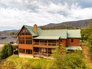 Mountain Top Retreat Gorgeous 4bedrm 3 bath cabin sleep 14, 7-person hot tub, amazing views, free ticket package - 9