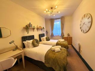 2 Bed Newly refurbished apartment, Free Parking, Pet Friendly - Gloucester - 9