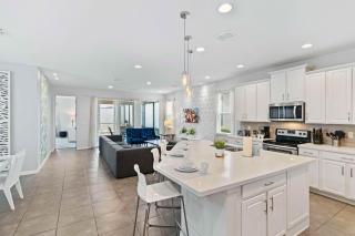 Last Minute Disney Getaway! Private Pool, Hot Tub & Games Room. Book Now! #97459 - Kissimmee - 1
