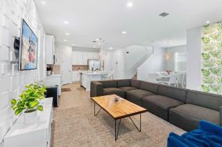 Last Minute Disney Getaway! Private Pool, Hot Tub & Games Room. Book Now! #97459 - Kissimmee - 4