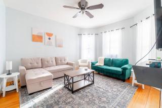 Davis SQ 4BD/Free Parking/7 Min to Harvard & MIT - Somerville - 7