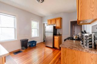 Davis SQ 4BD/Free Parking/7 Min to Harvard & MIT - Somerville - 5