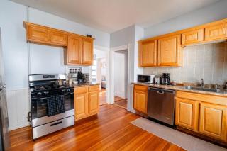 Davis SQ 4BD/Free Parking/7 Min to Harvard & MIT - Somerville - 4