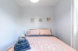 Davis SQ 4BD/Free Parking/7 Min to Harvard & MIT - Somerville - 3