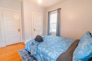 Davis SQ 4BD/Free Parking/7 Min to Harvard & MIT - Somerville - 1