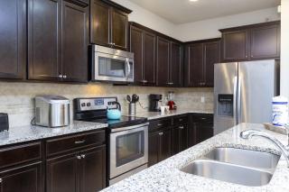 Last Minute Disney Getaway! Private Pool, Hot Tub & Games Room. Book Now! #43273 - Kissimmee - 4