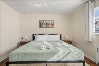 NYC Inspired Living 25 Mins to Manhattan with Parking, Washer Dryer Combo, and More - North Bergen - 1