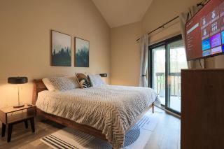 Spacious 3 BR Close to Gatlinburg – 8 Min Drive! - Gatlinburg - 9