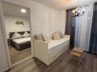 Beautiful 2 bedroom apartment with terrace and garden - 9