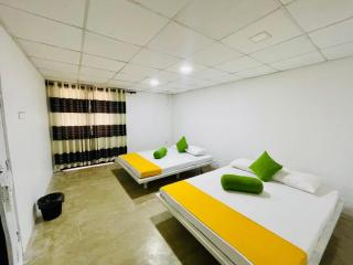 Relish Tourist Hostel - Nikawatawana - 8