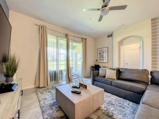 Last Minute Disney Getaway! Private Pool, Hot Tub & Games Room. Book Now! #88059 - Kissimmee - 1