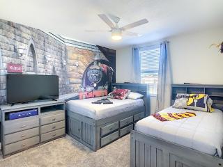 Last Minute Disney Getaway! Private Pool, Hot Tub & Games Room. Book Now! #88055 - Kissimmee - 4