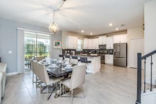 Last Minute Disney Getaway! Private Pool, Hot Tub & Games Room. Book Now! #30570 - Kissimmee - 1