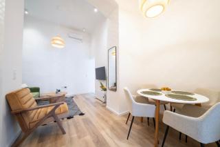 The Grove Hideaway Central 2BR Retreat - Budapest - 9