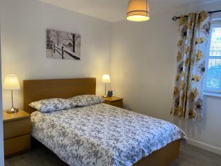 Central Stylish 2Bedroom Apt with FREE PARKING - Liverpool - 4