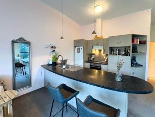 Cosy 3BR Home with Breathtaking Views - 5