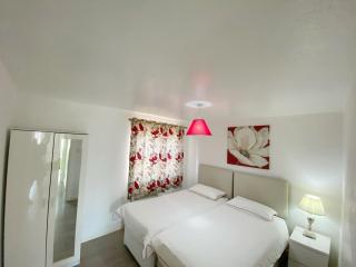 Central Stylish 2Bedroom Apt with FREE PARKING - Liverpool - 1