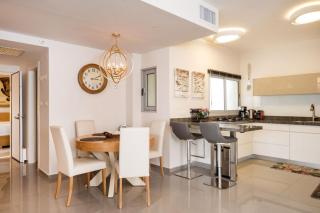Urban Gem with Outdoor Lounge by Sea N' Rent - Tel Aviv - 7