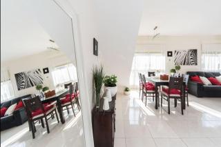 Spacious Duplex with Terrace 3-min From the Beach with Mamad by Sea N' Rent - Tel Aviv - 5