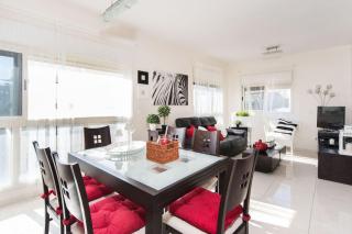 Spacious Duplex with Terrace 3-min From the Beach with Mamad by Sea N' Rent - Tel Aviv - 8