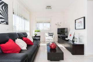 Spacious Duplex with Terrace 3-min From the Beach with Mamad by Sea N' Rent - Tel Aviv - 7