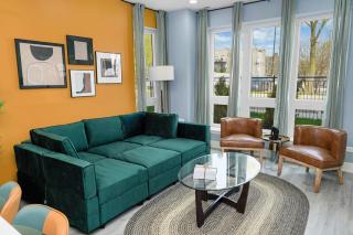 Spacious 3BR Family Oasis Sleeps 8 with Free Parking Near Medical District, Douglas Park and University of Illinois Chicago - Chicago - 5