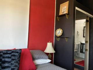 Lgbt Private Room In San Juan Guest House With Pool And Jacuzzi - San Juan - 2