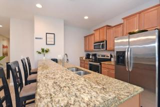 Last Minute Disney Getaway! Private Pool, Hot Tub & Games Room. Book Now! #92417 - Kissimmee - 4