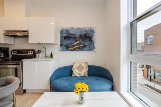 Peaceful 1BR Getaway Near MTL Village - 9