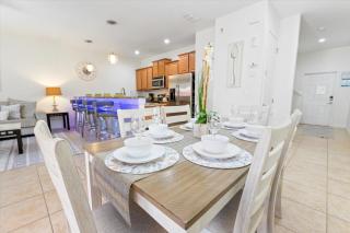 Last Minute Disney Getaway! Private Pool, Hot Tub & Games Room. Book Now! #45327 - Kissimmee - 2