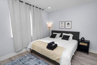 Pilsen Art Center Family Friendly 3BR Retreat with Free Parking Near Medical District, Douglas Park and University Illinois Chicago - 2