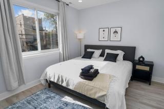 Pilsen Art Center Family Friendly 3BR Retreat with Free Parking Near Medical District, Douglas Park and University Illinois Chicago - Chicago - 1