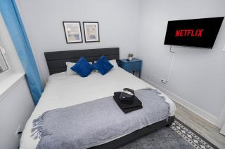 Pilsen Art Center Family Friendly 3BR Retreat with Free Parking Near Medical District, Douglas Park and University Illinois Chicago - 3